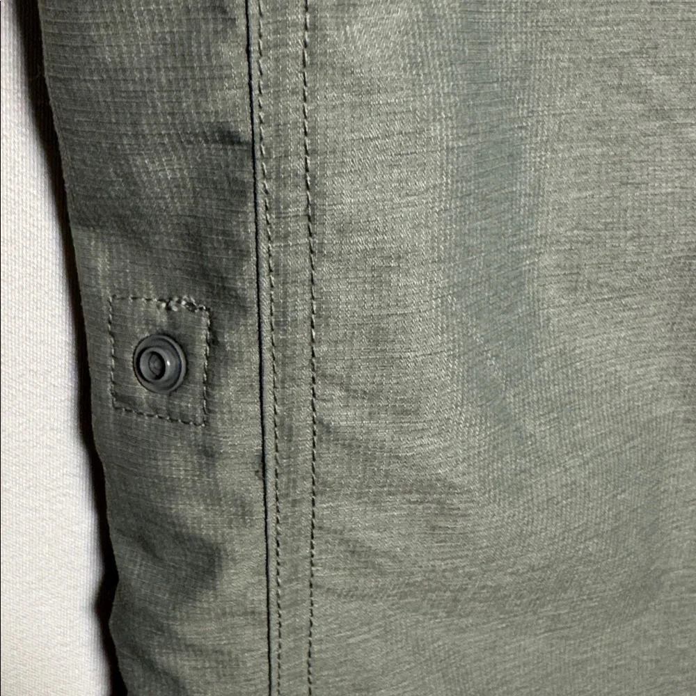 The North Face 100% Nylon Cargo Hiking Pants in a gray/sage color size 12
